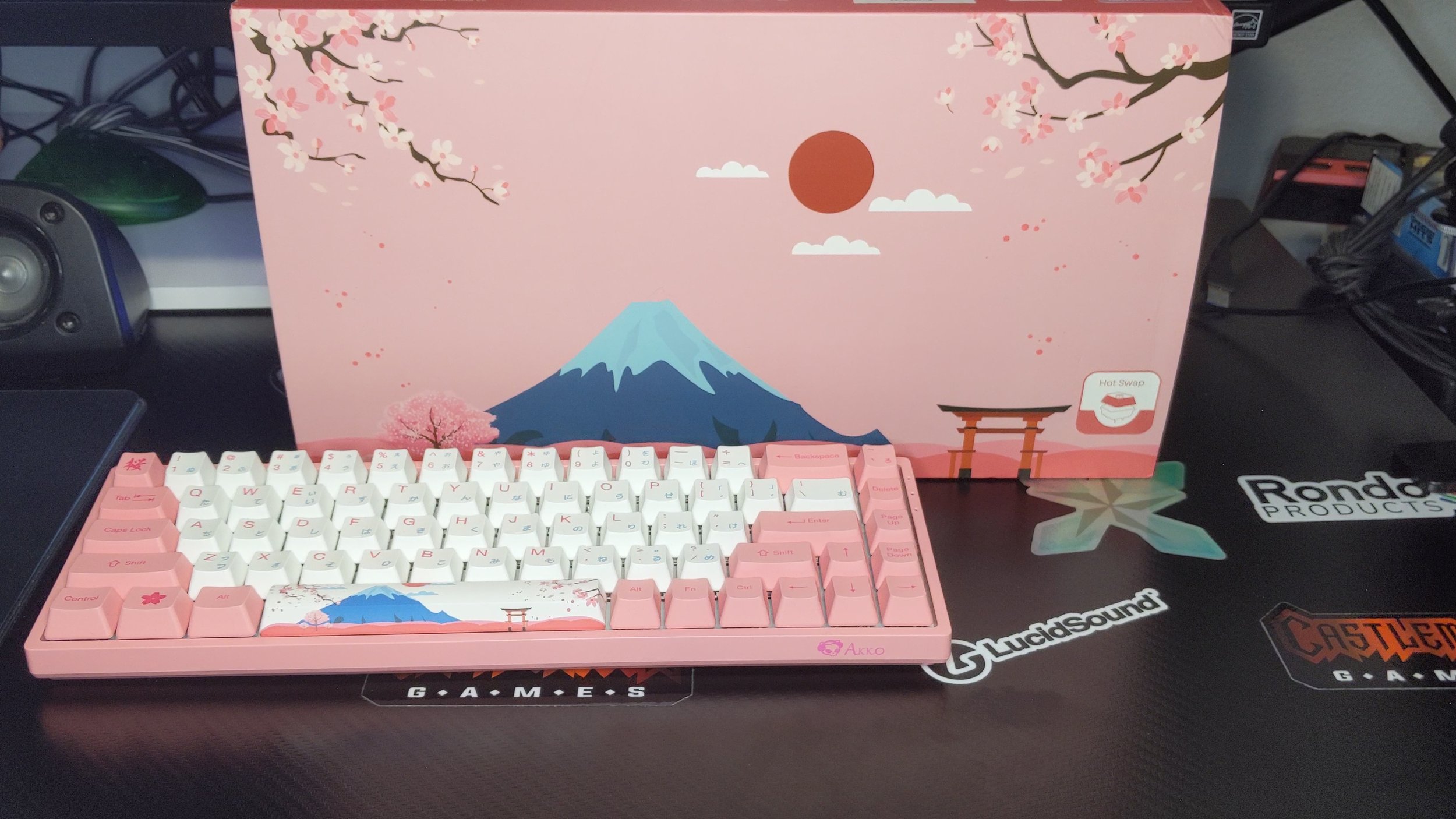 Akko World Tour Tokyo Keyboard Review: A Beautiful Looking Piece